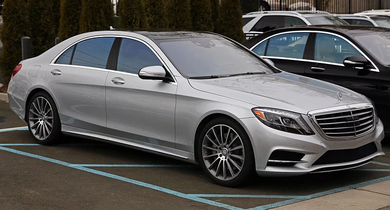 2014_Mercedes-Benz_S550_(US)_lwb.webp