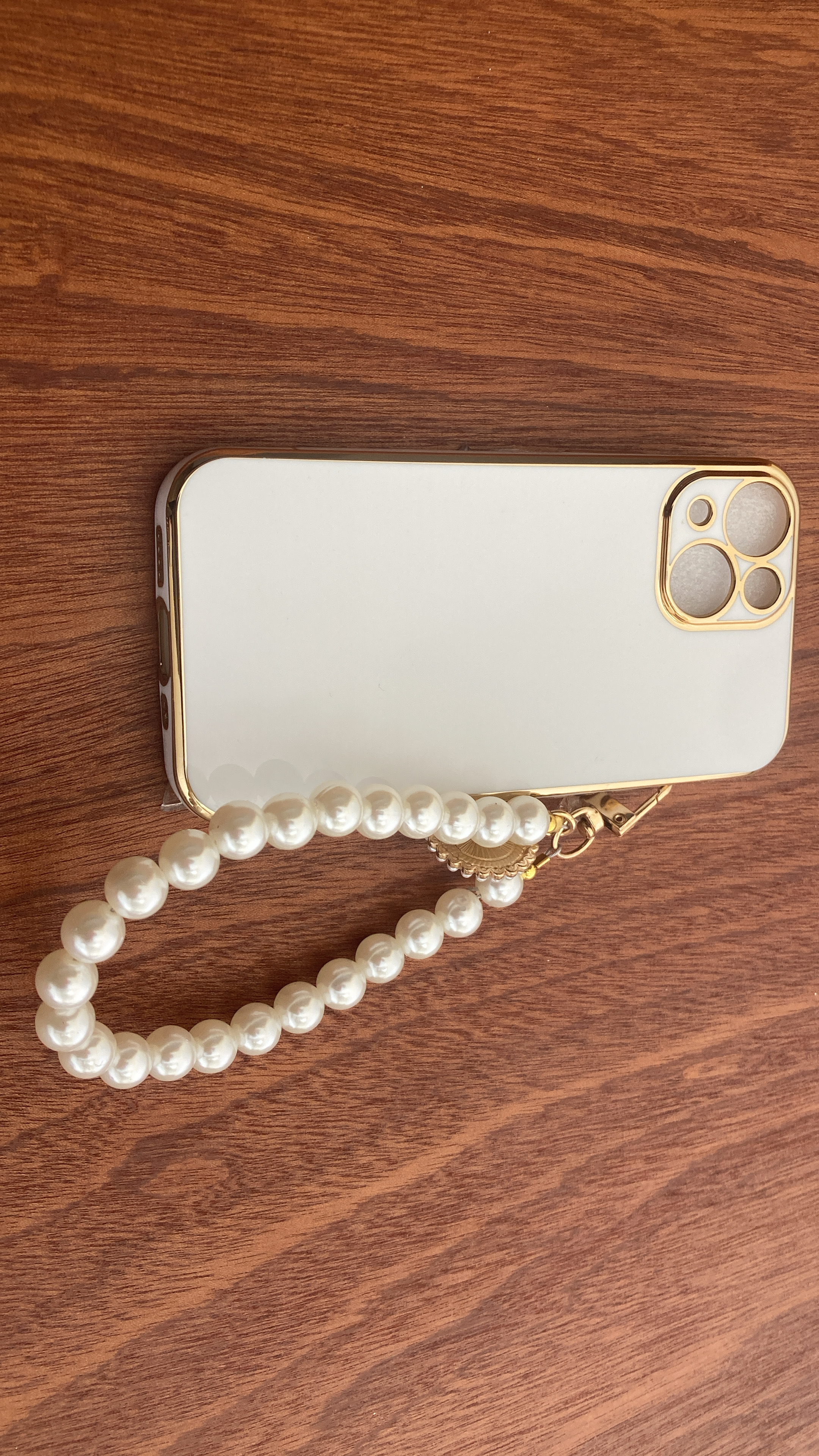 3D Flower Holder With Pearl Chain Strap Case.JPG