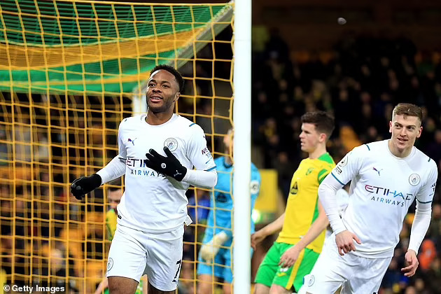 54148569-10510807-Raheem_Sterling_netted_a_hat_trick_as_Manchester_City_beat_Norwi-a-26_164484...jpg