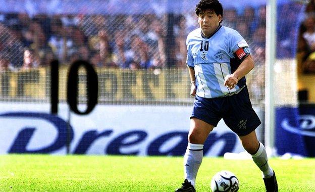 _102232829_maradona_weight01.jpg