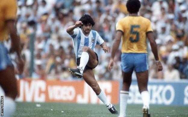 _102233143_maradona_1982.jpg