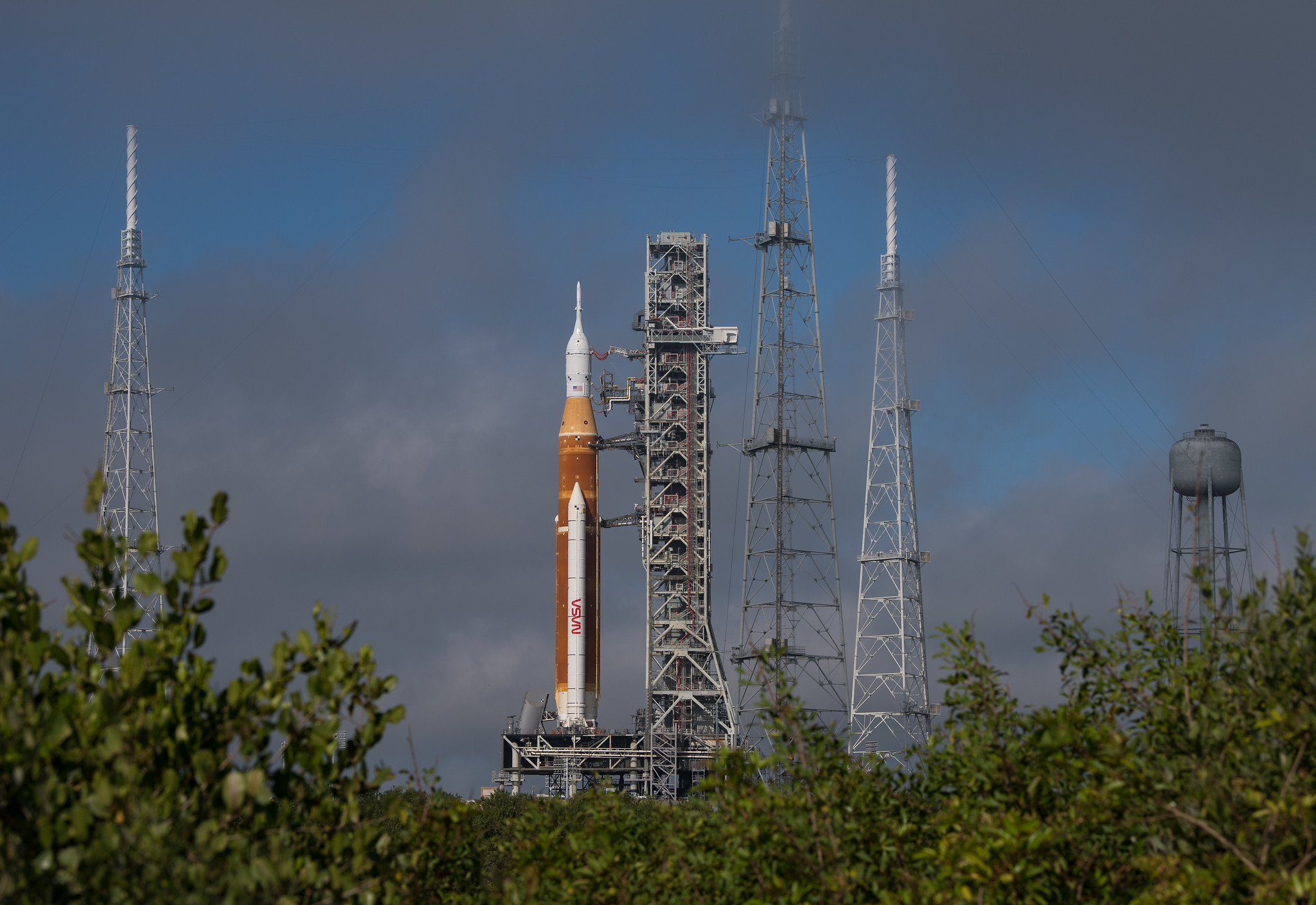 artemis_i_rocket_on_pad.jpg