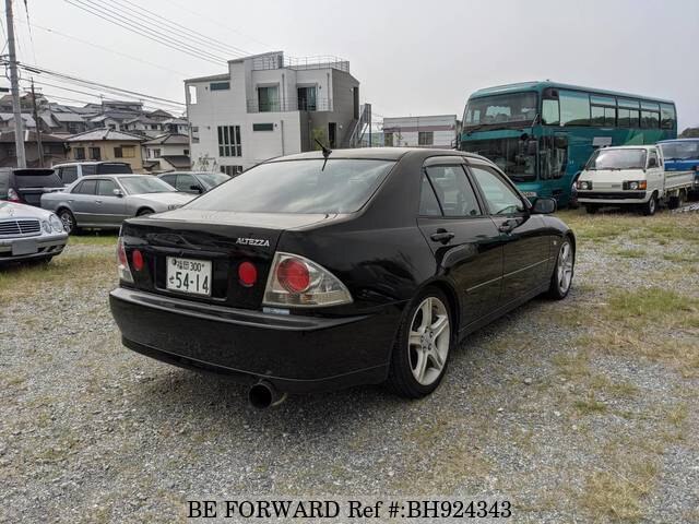 BH924343_628e33.jpg