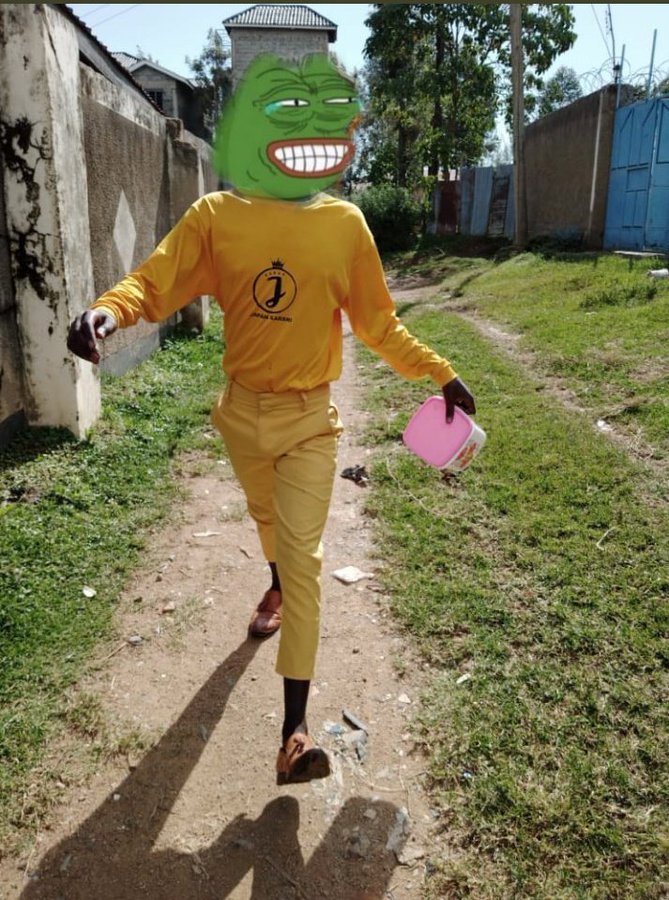 FMBuKEqXoAQHe-a.jpeg