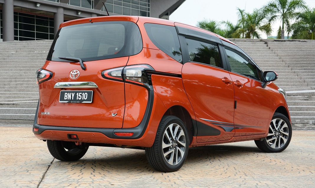 toyota_sienta_02.jpg