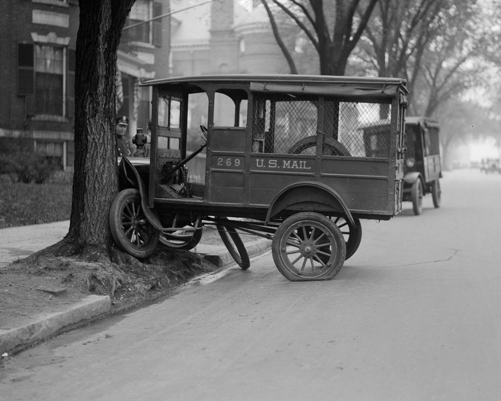 vintage-photos-car-wrecks (10).jpg